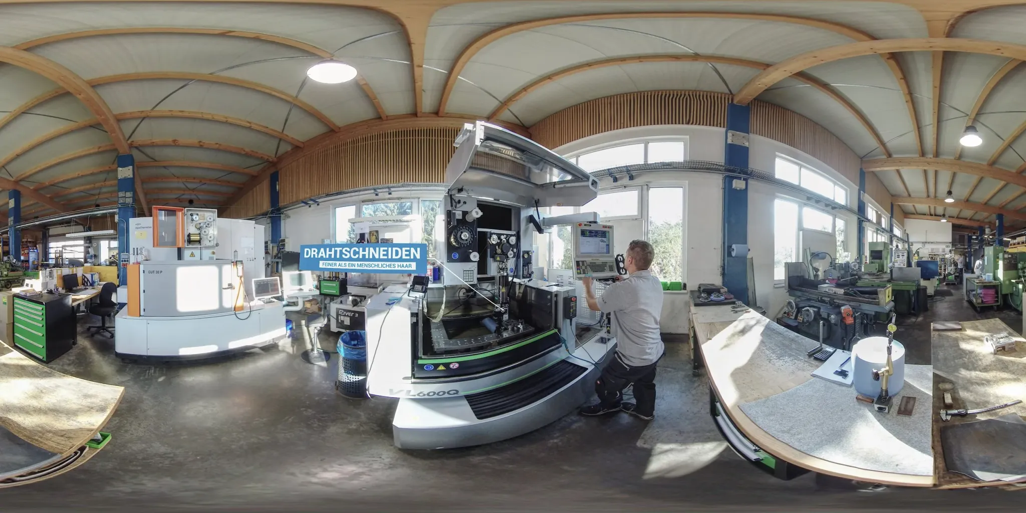 E.L.T. Friedberg — 360° Panorama der Kunststoff-Produktion