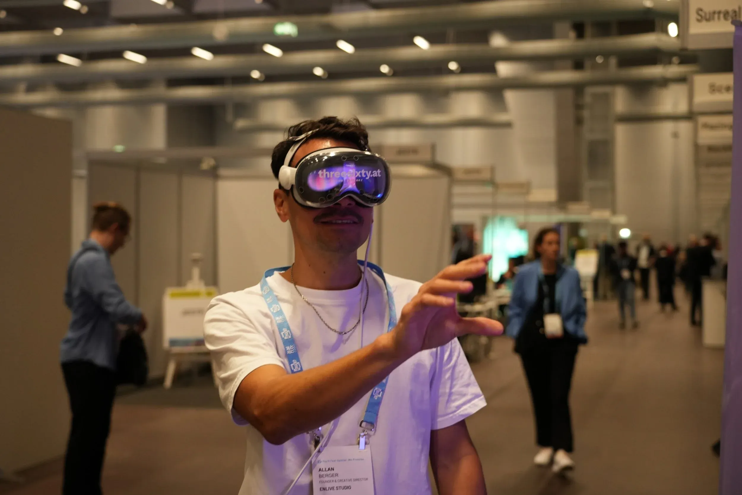 Virtual reality for trade shows and industry